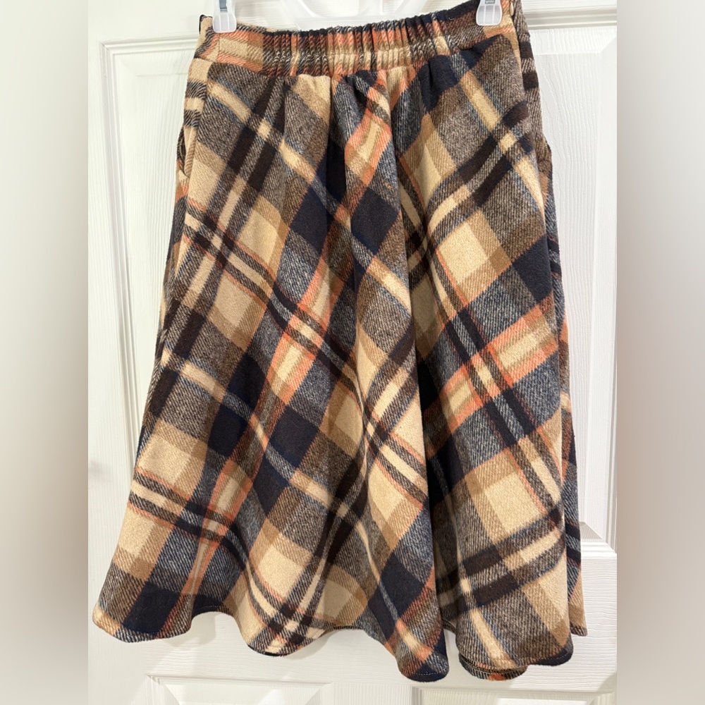 Plaid A-Line Wool Blend Skirt in Black and Tan Heritage Lorraine Warren - Picture 4 of 4